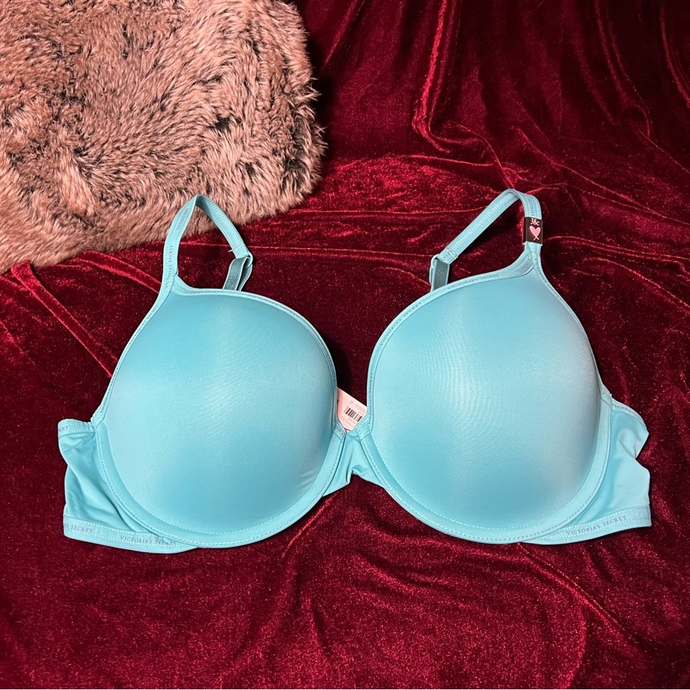 Victoria's Secret brand new with tags size 38C bra.